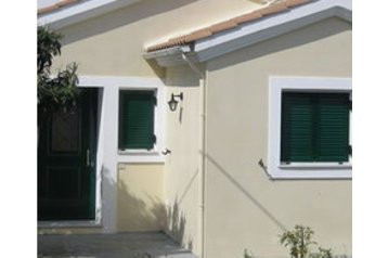 Grecia Chata Kassiópi, Exterior